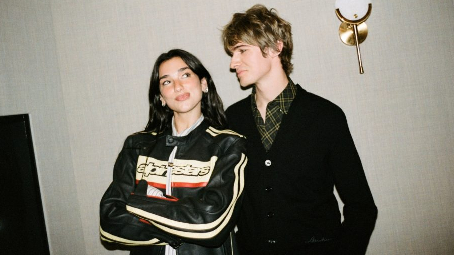 Dua Lipa en duo avec Pierre de Maere sur &laquo;&nbsp;These Walls&nbsp;&raquo;