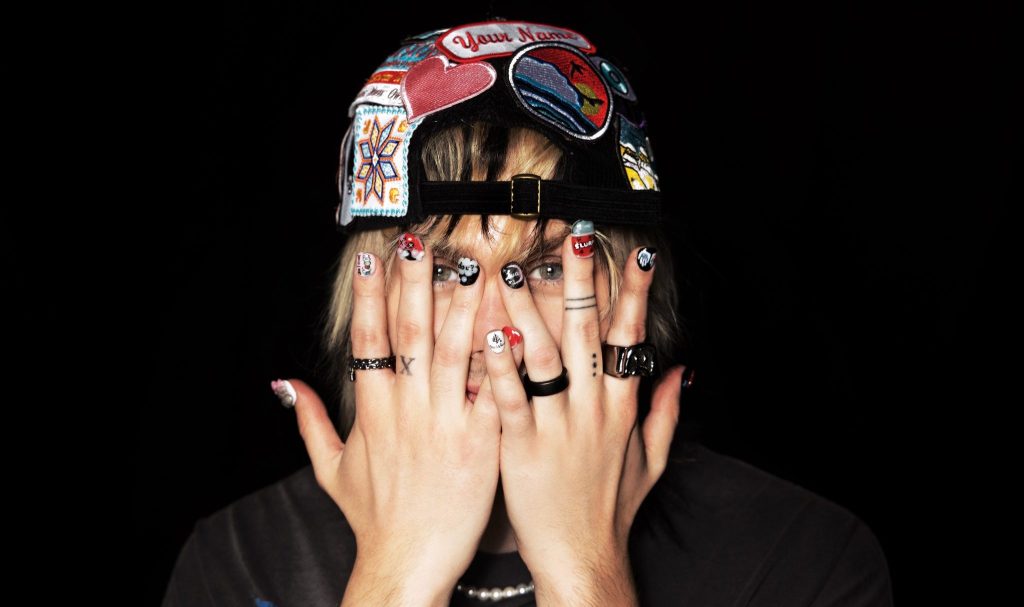 Michael Clifford, le guitariste des 5 Seconds of Summer, sort son premier single en solo : &laquo;&nbsp;Cool&nbsp;&raquo;